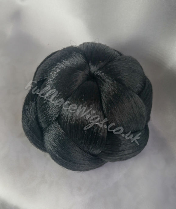 Synthetic hair bun with combs